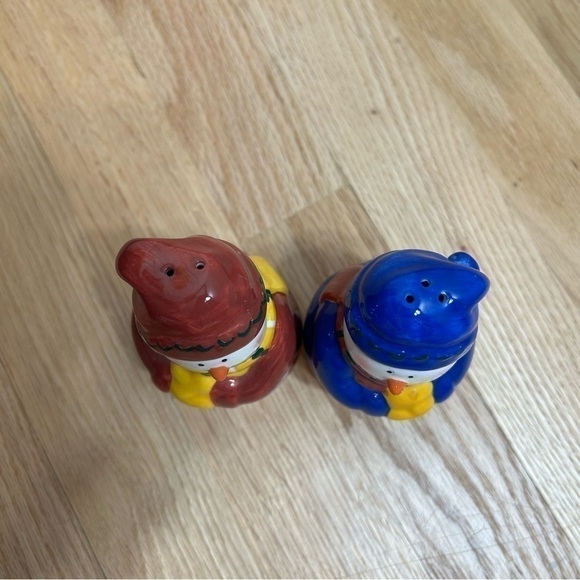 Vintage Snowman Salt & Pepper Shakers Red Blue Holiday Winter Christmas - Picture 2 of 5